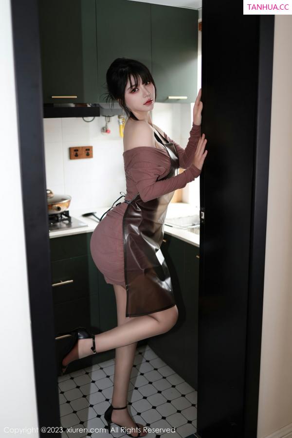   [XiuRen]高清写真图 2023.01.28 No.6178 桃桃子_ 厨娘美腿第16张图片